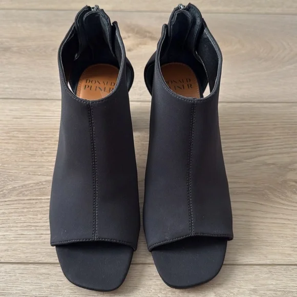 Donald Pliner Panina Black Bootie size 8 - Picture 4 of 9